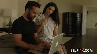 Slutty brunette आवश्यक एक ठूलो कुखुरा तान्नु उनको बिल्ली