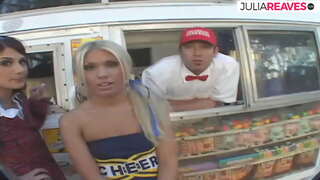 ���इसक्रिम विक्रेता बनाउँछ mouth fuck मा आफ्नो आइसक्रिम वैन