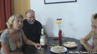 ���ນຸ່ມງາມມີການຮ່ວມເພດມີອາຍຸຄູ່ຜົວເມຍ