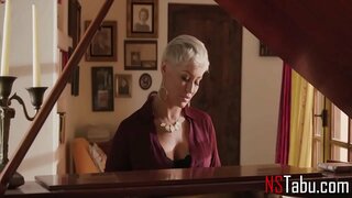 ���हिला घरमा खेल्न गर्दा श्रीमान् टाढा - रायन Keely, जीना भ्यालेन्टिनाले