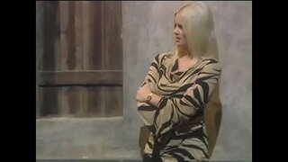 Velký zadek blondýnka děvka Hannah Harper kouří a šuká kuchaři tlustý péro v restauraci